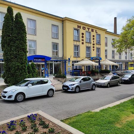 Hotel Beke Sziget Komlo ภายนอก รูปภาพ