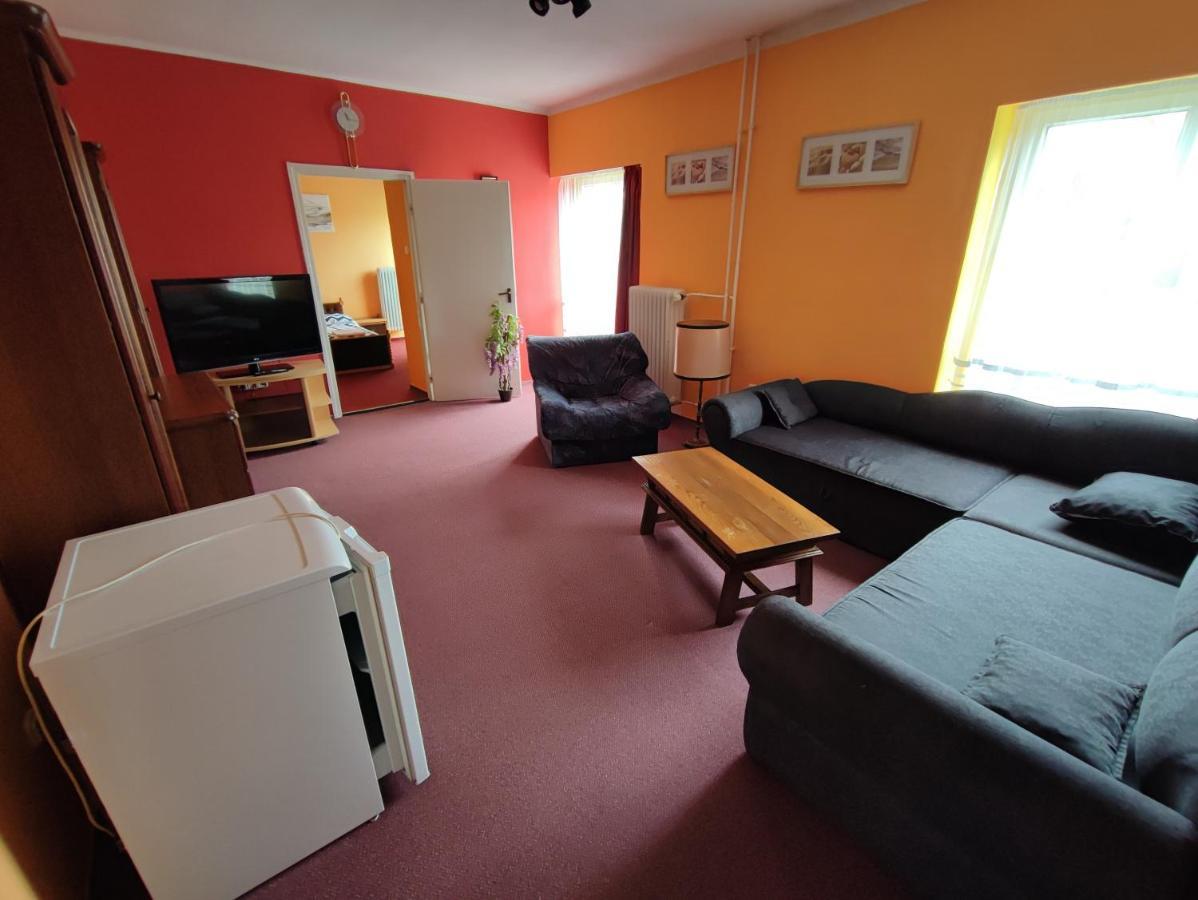 Hotel Beke Sziget Komlo ภายนอก รูปภาพ