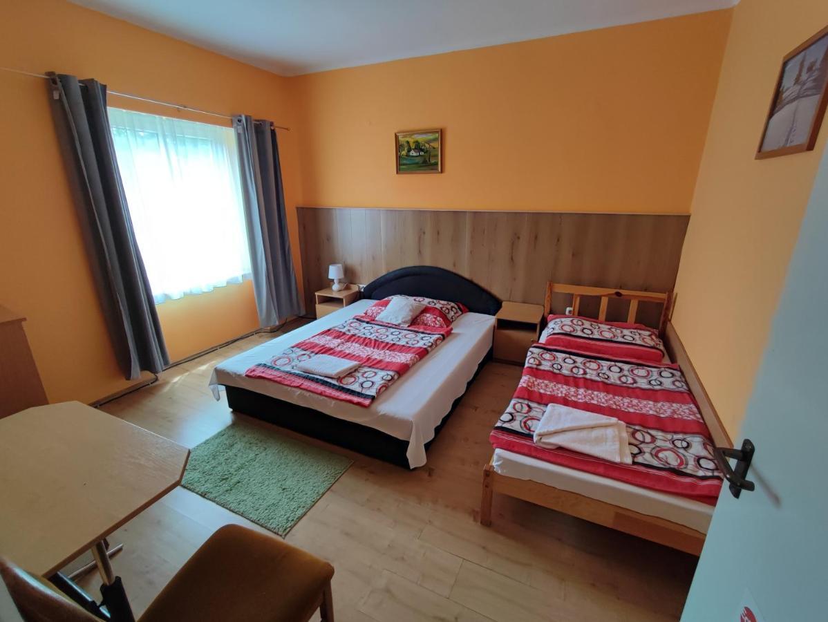 Hotel Beke Sziget Komlo ภายนอก รูปภาพ