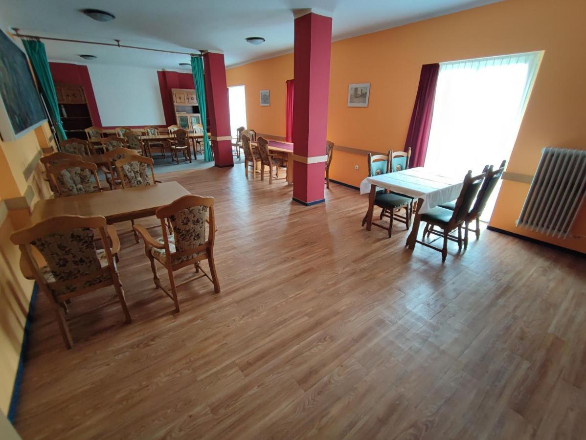 Hotel Beke Sziget Komlo ภายนอก รูปภาพ