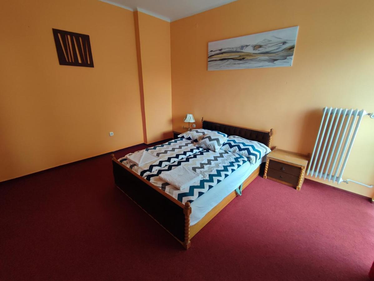 Hotel Beke Sziget Komlo ภายนอก รูปภาพ
