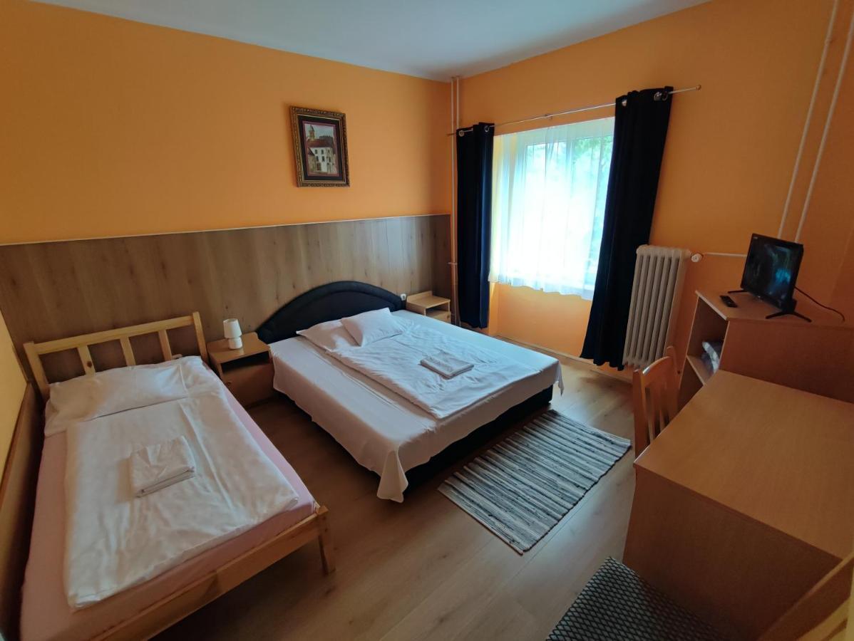 Hotel Beke Sziget Komlo ภายนอก รูปภาพ