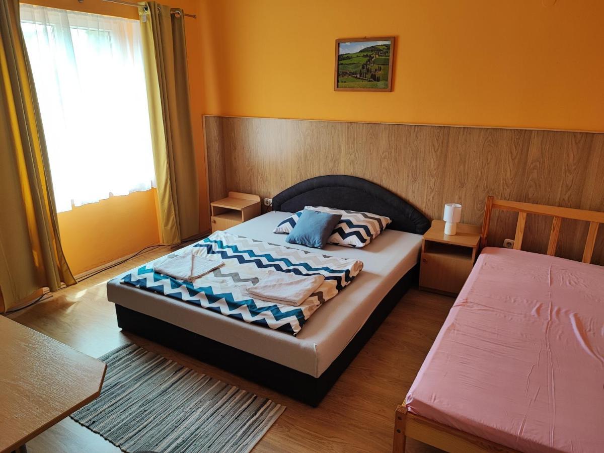 Hotel Beke Sziget Komlo ภายนอก รูปภาพ