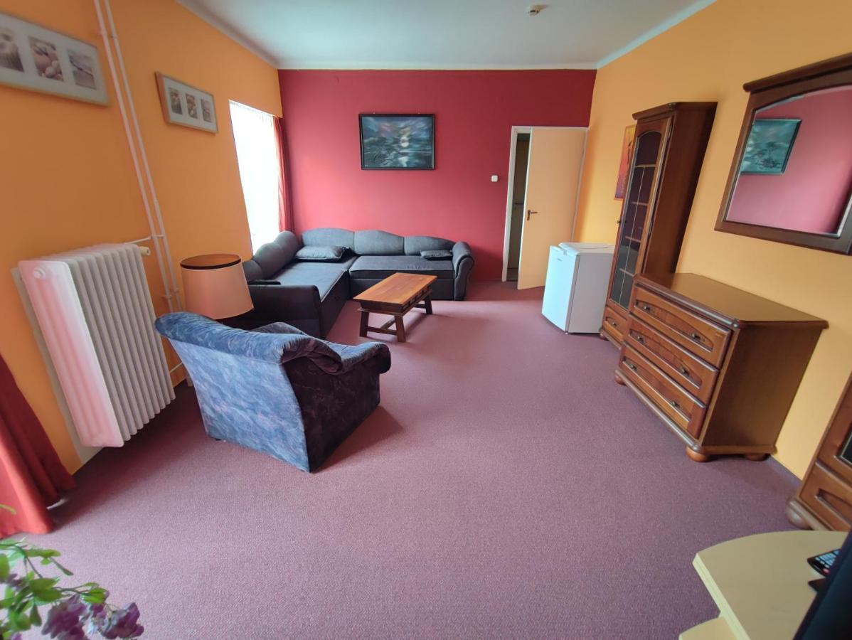 Hotel Beke Sziget Komlo ภายนอก รูปภาพ