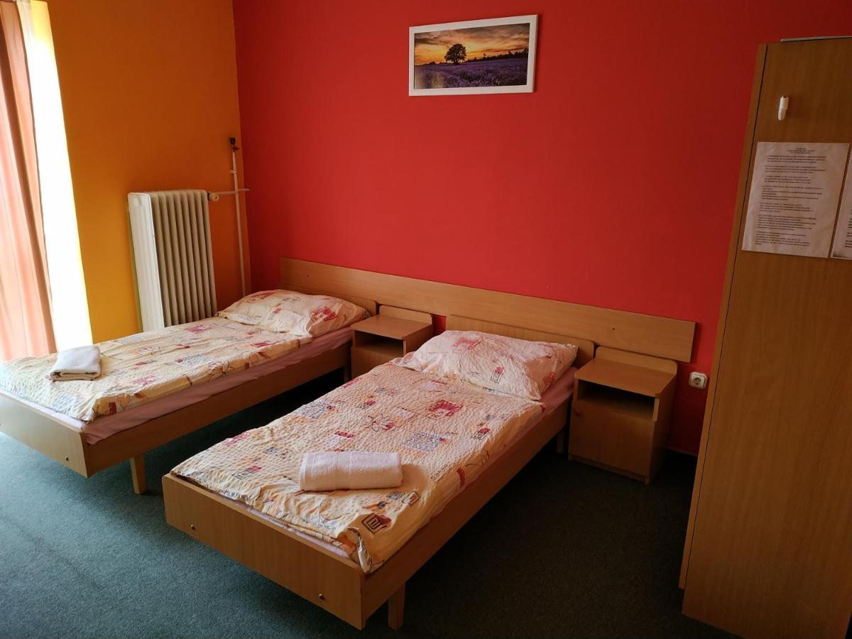 Hotel Beke Sziget Komlo ภายนอก รูปภาพ