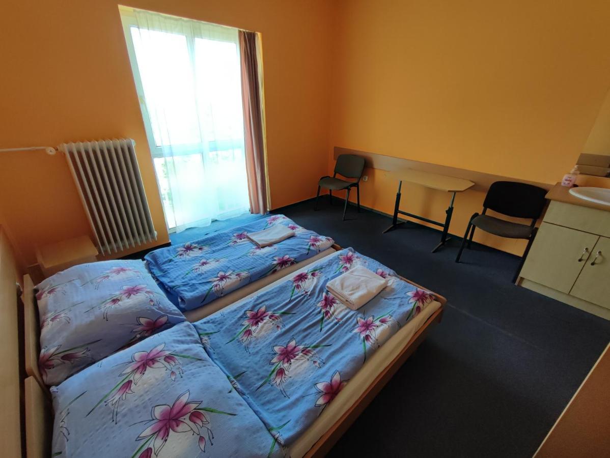 Hotel Beke Sziget Komlo ภายนอก รูปภาพ